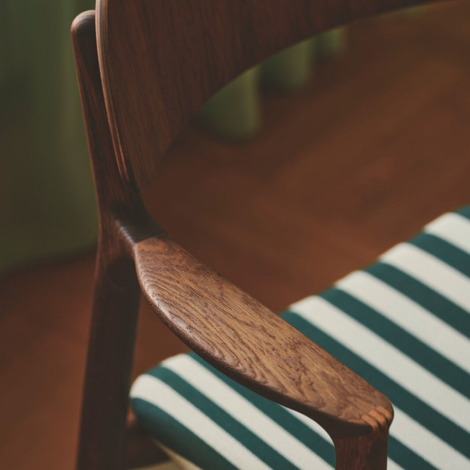 ASGER - Chair
